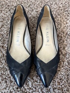 Anne Klein Black Pointed Toe Patent-Cap Pumps